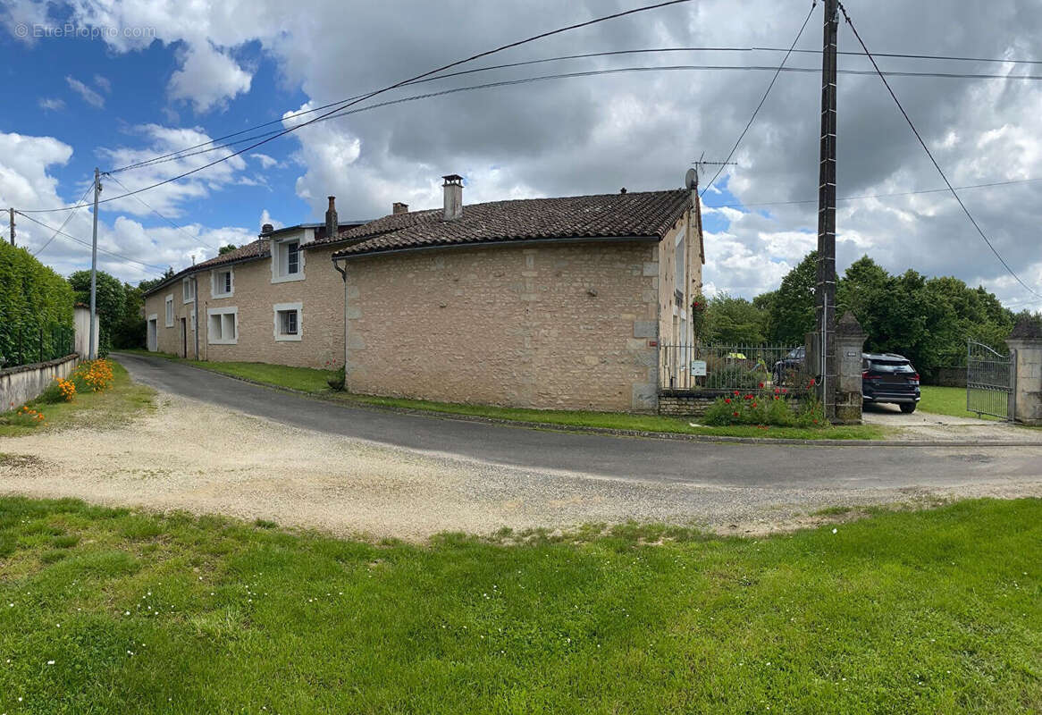 Maison à SAINT-MACOUX