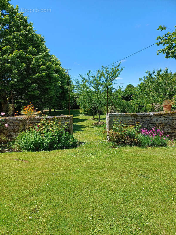 Maison à SAINT-MACOUX