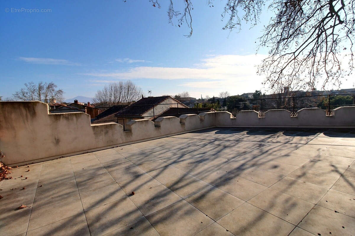 Appartement à JONQUIERES