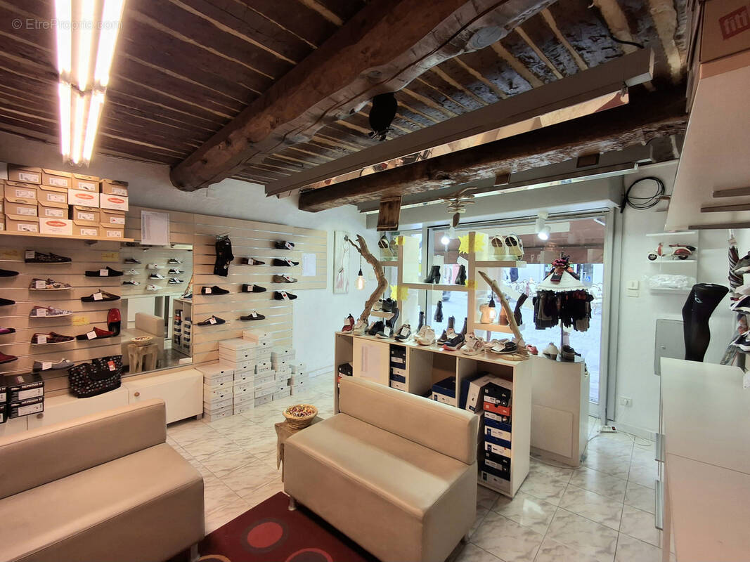 Commerce à SAINT-CYR-SUR-MER