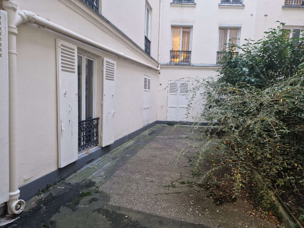 Commerce à PARIS-17E