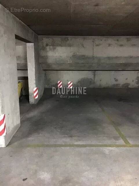 Parking à PARIS-6E