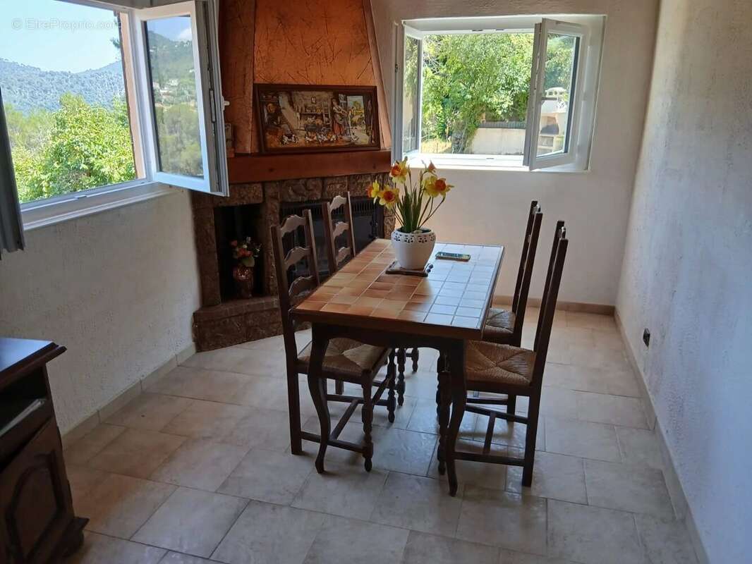 Appartement à TOURRETTE-LEVENS
