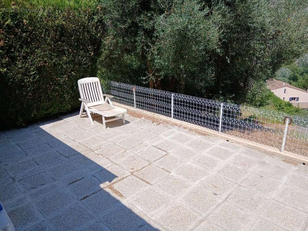 Appartement à TOURRETTE-LEVENS