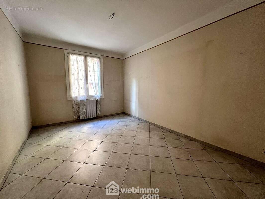 ...de respectivement 16, 16 et 17m2 - Appartement à SAN-MARTINO-DI-LOTA