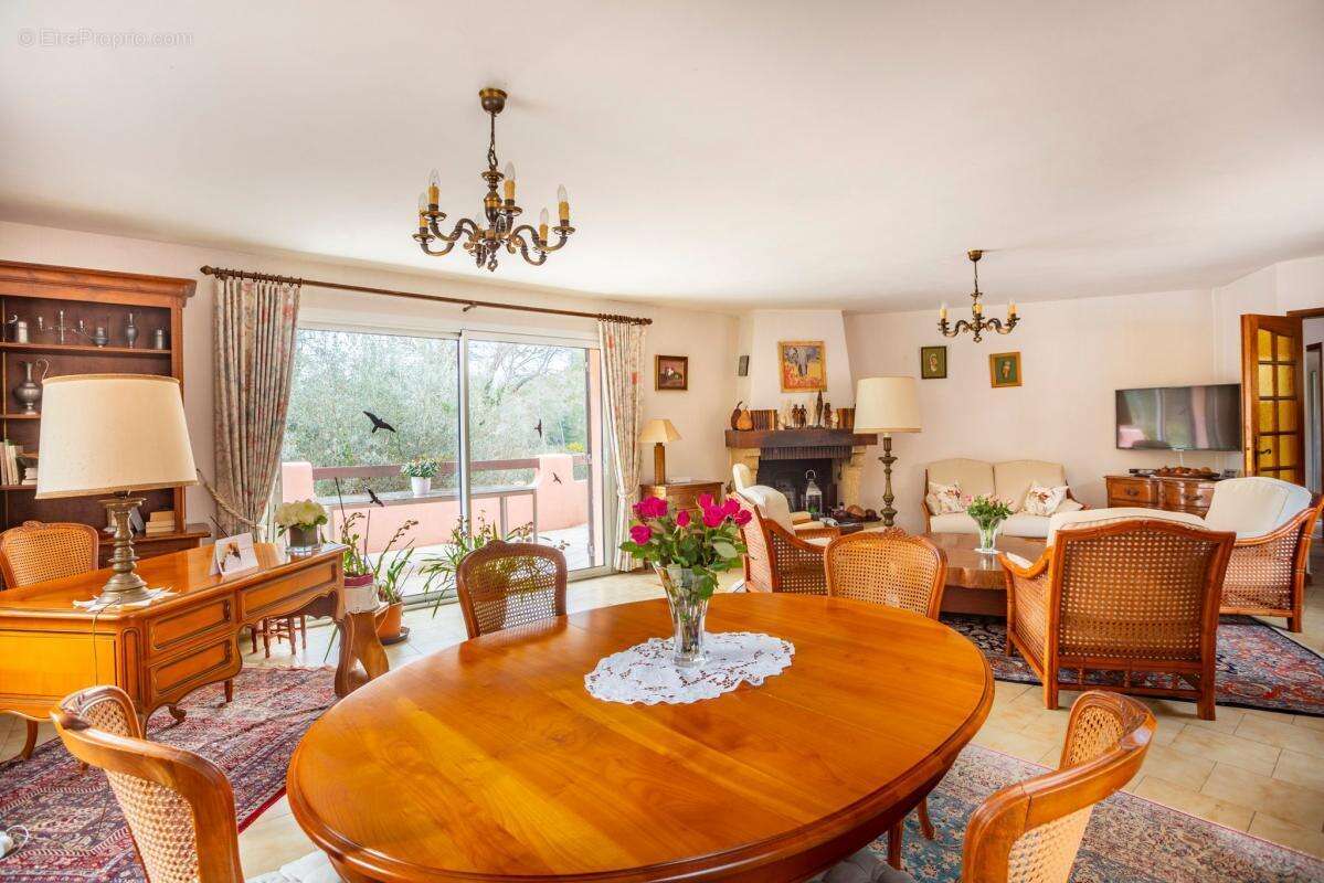 Maison à BAGNOLS-EN-FORET