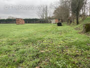 Terrain à SAINT-SULPICE-SUR-LEZE