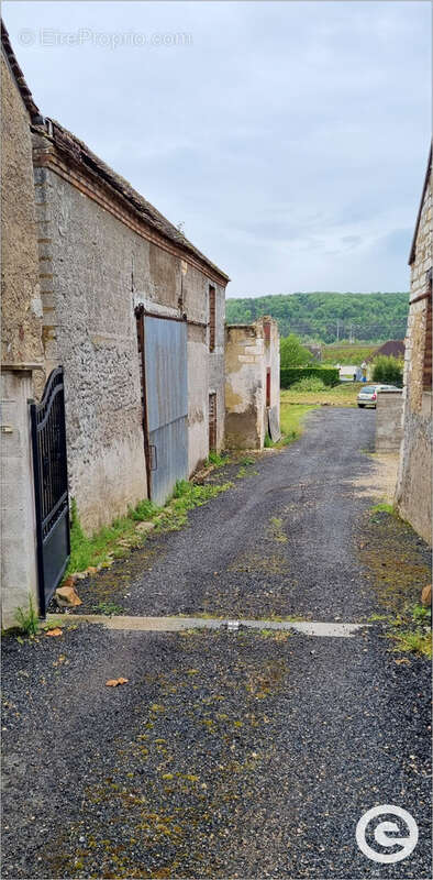 Terrain à MALAY-LE-PETIT