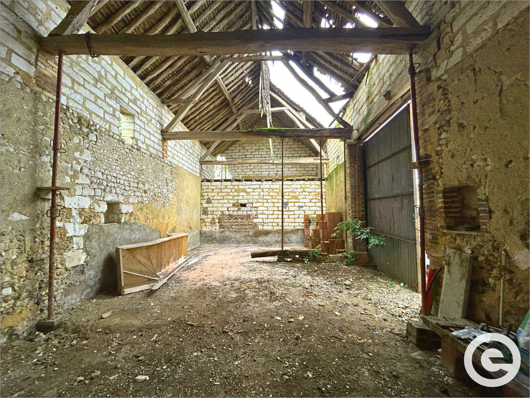 Terrain à MALAY-LE-PETIT