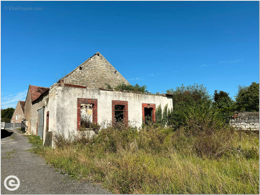 Terrain à MALAY-LE-PETIT