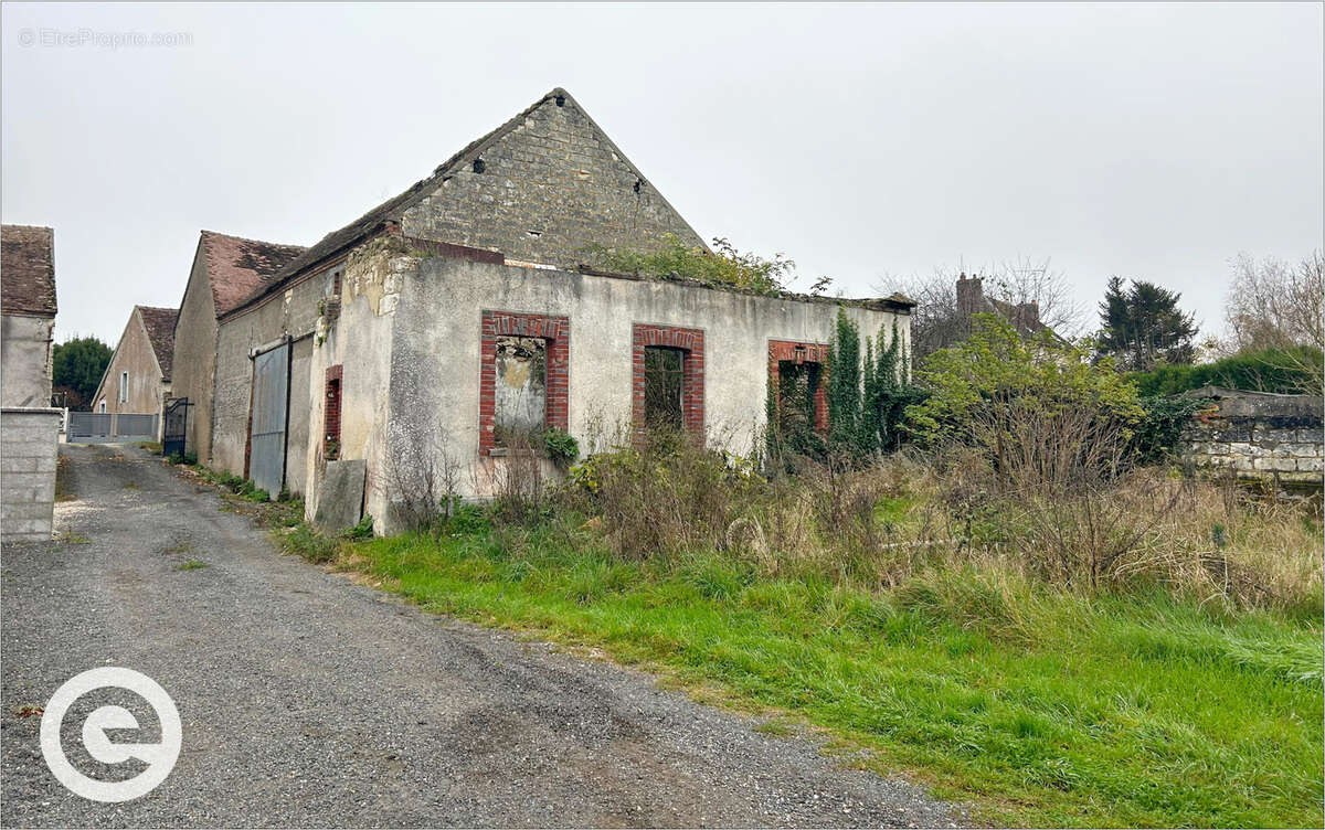 Terrain à MALAY-LE-PETIT