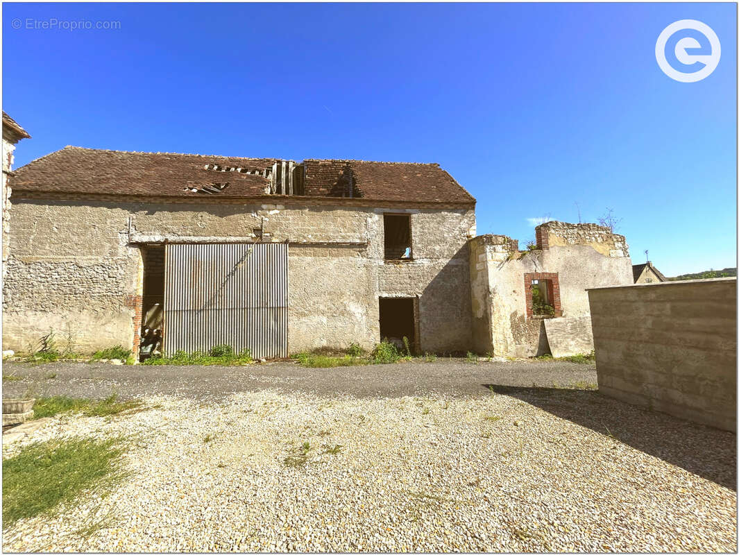 Terrain à MALAY-LE-PETIT