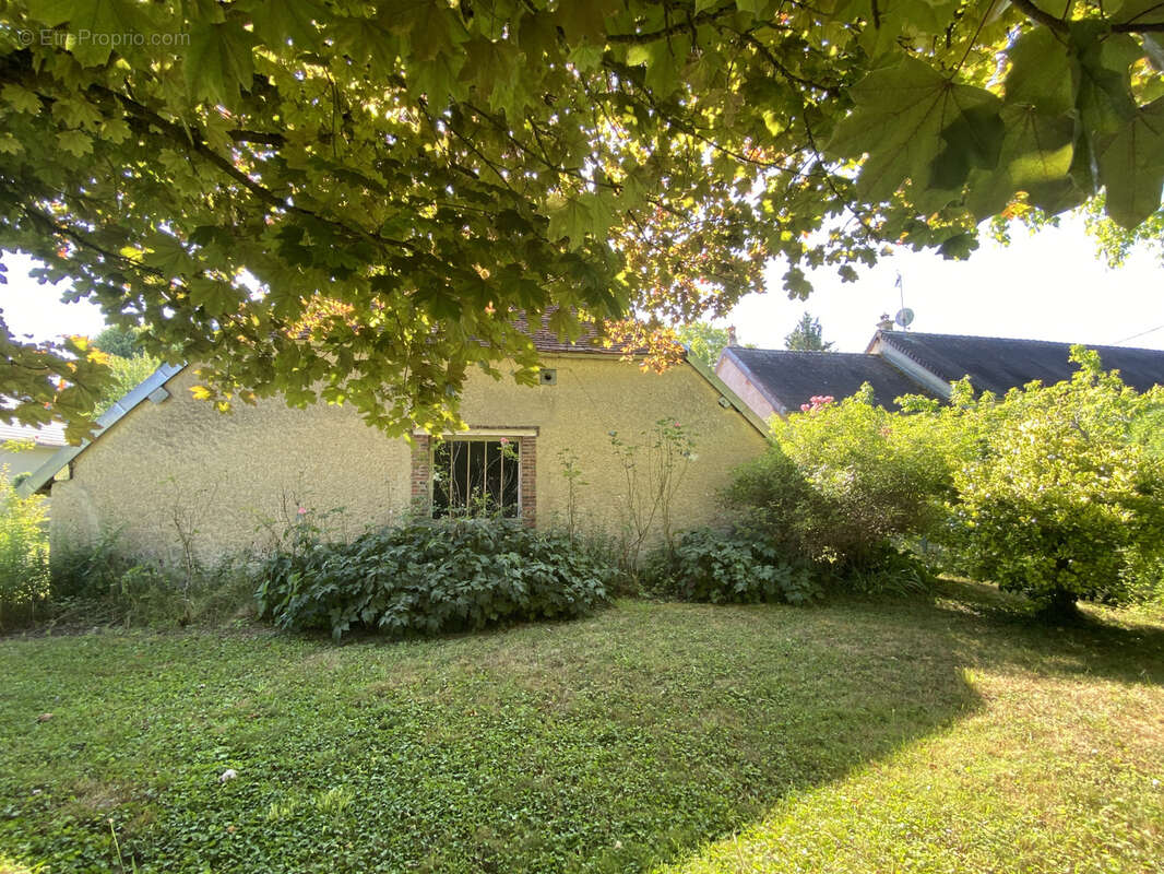 Maison à MAIZIERES-LA-GRANDE-PAROISSE