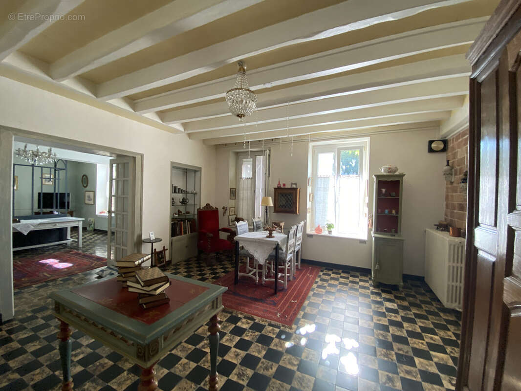 Maison à MAIZIERES-LA-GRANDE-PAROISSE