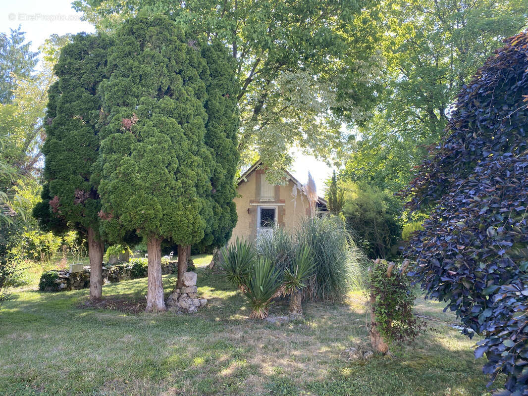 Maison à MAIZIERES-LA-GRANDE-PAROISSE