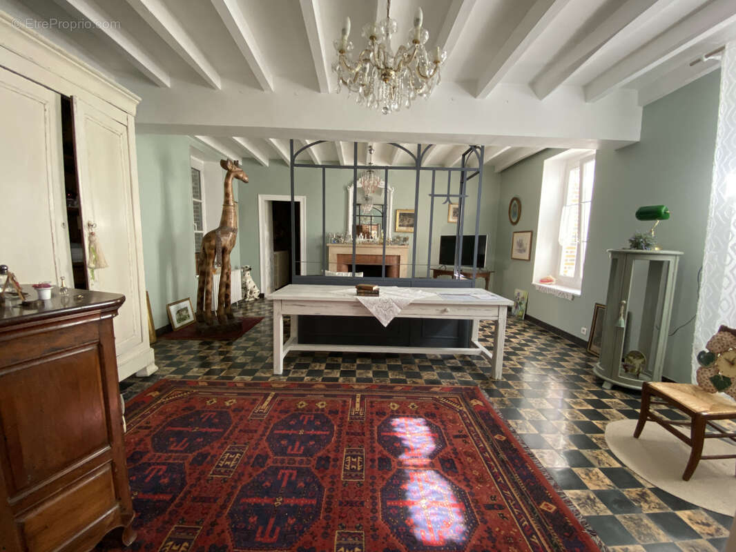 Maison à MAIZIERES-LA-GRANDE-PAROISSE