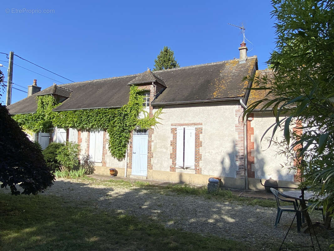 Maison à MAIZIERES-LA-GRANDE-PAROISSE