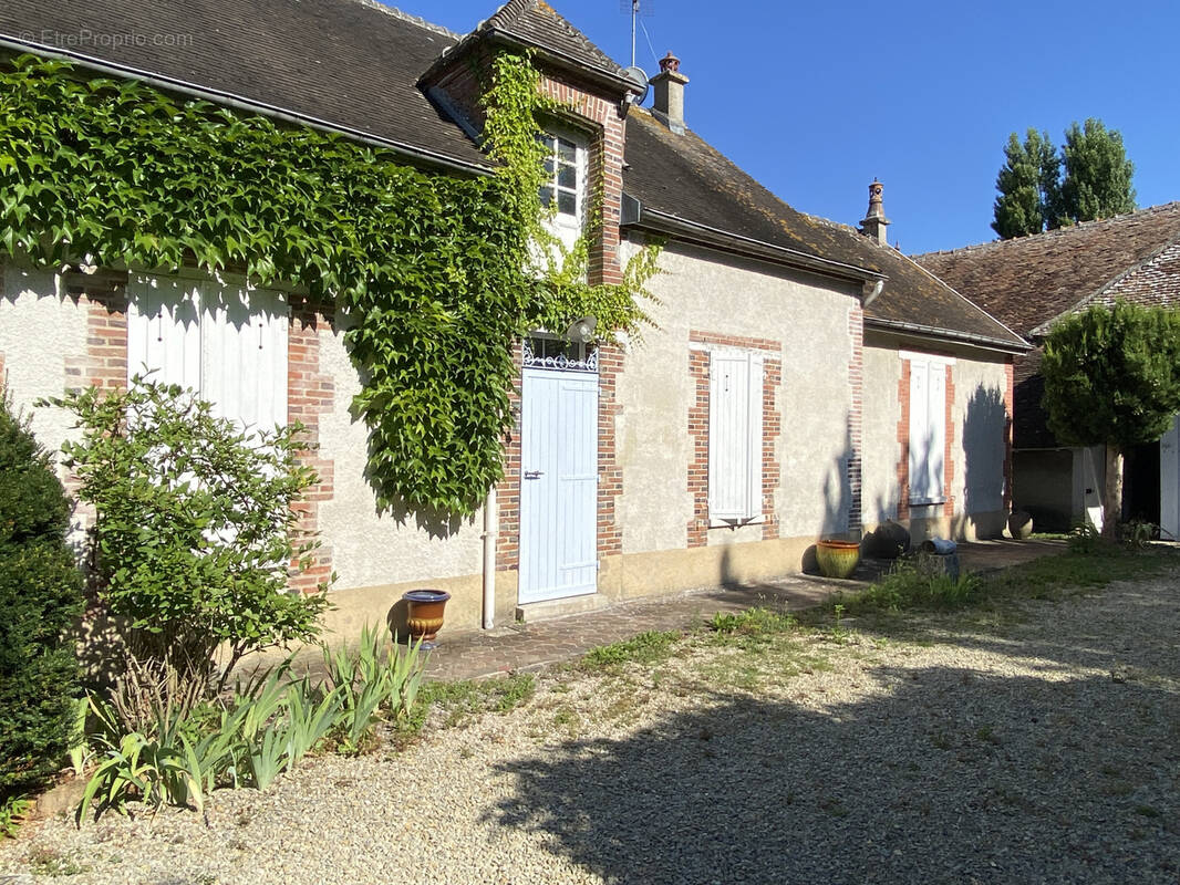 Maison à MAIZIERES-LA-GRANDE-PAROISSE