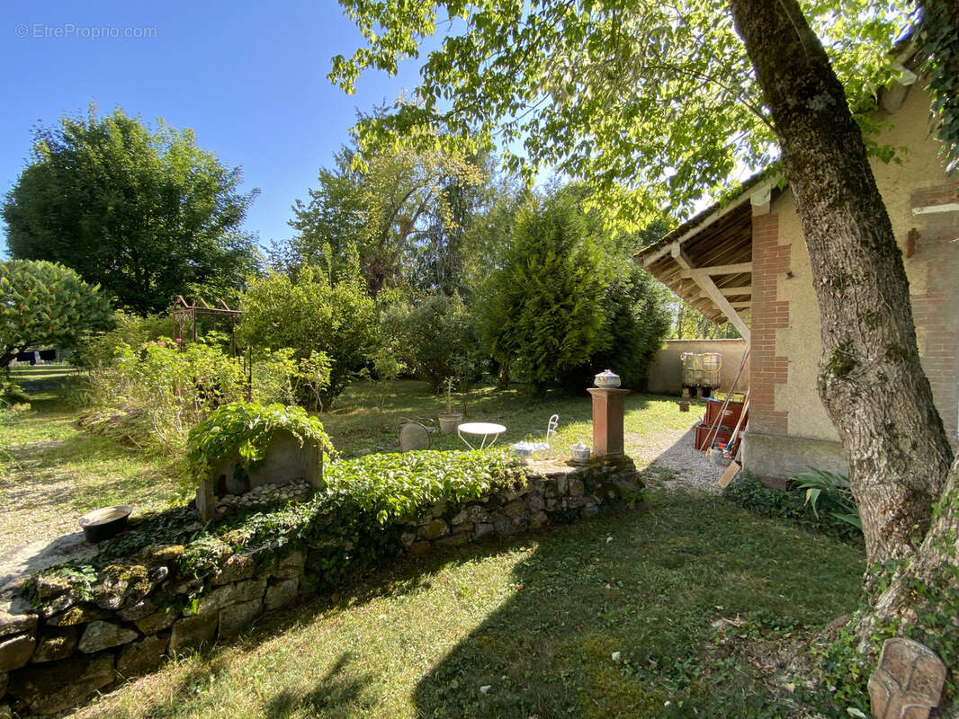 Maison à MAIZIERES-LA-GRANDE-PAROISSE