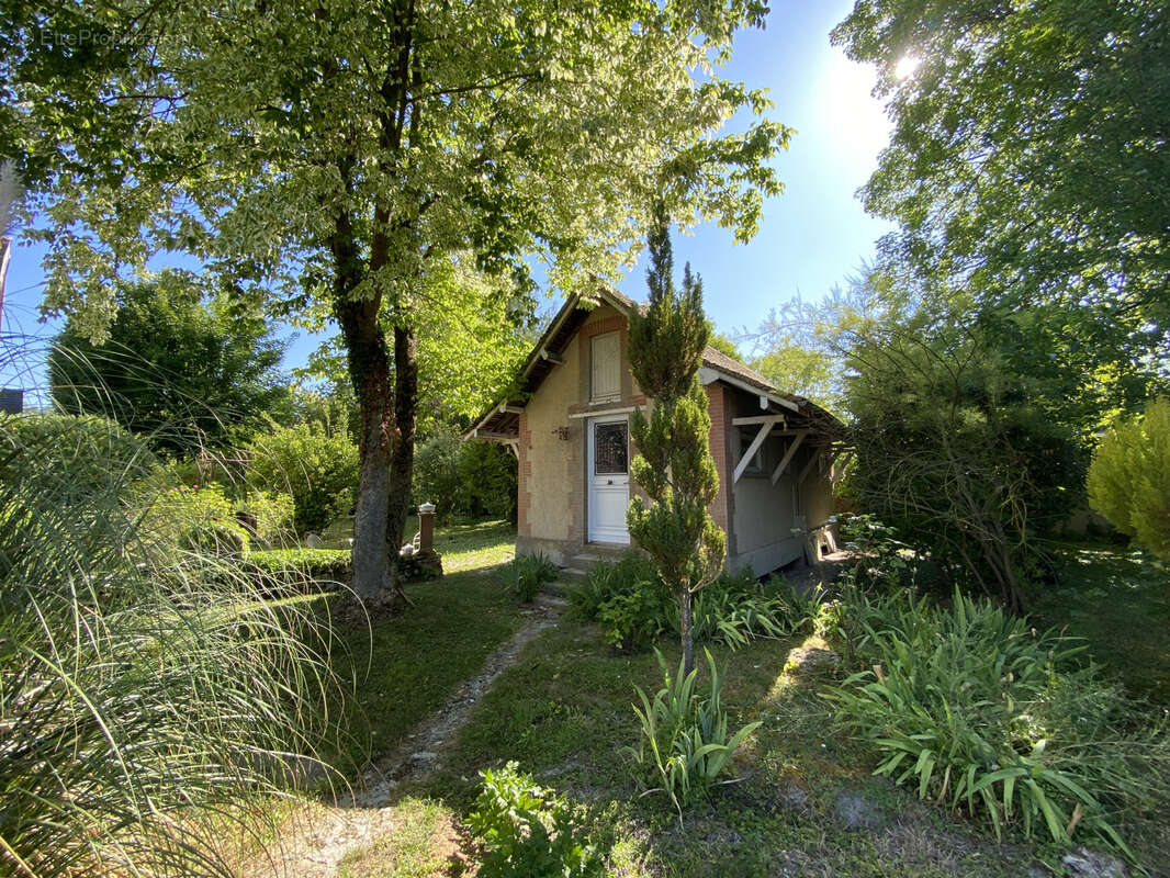Maison à MAIZIERES-LA-GRANDE-PAROISSE