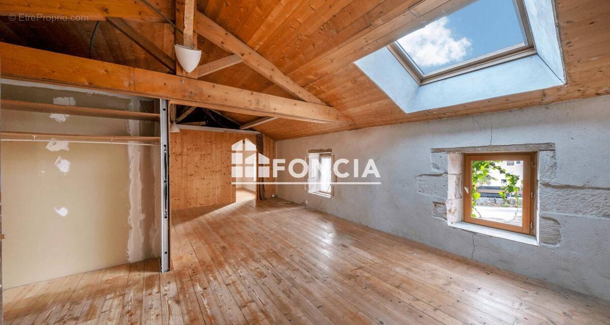 Maison à SAINT-GERMAIN-DE-MARENCENNES