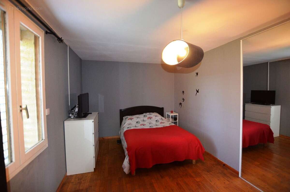 Chambre  Bedroom 1 02 - Maison à ORDAN-LARROQUE