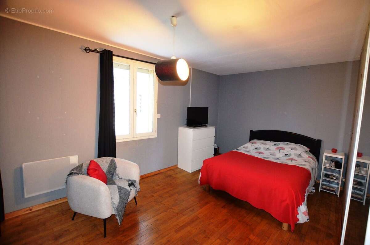 Chambre  Bedroom 101 - Maison à ORDAN-LARROQUE