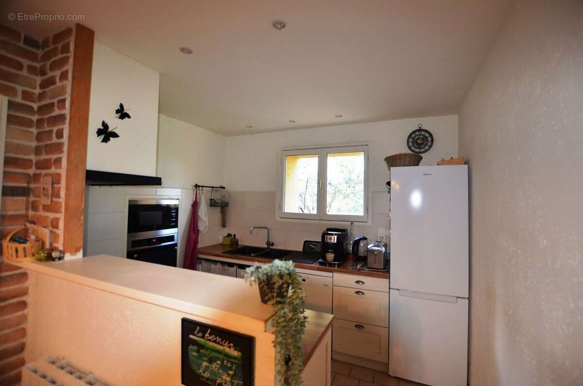 Cuisine  Kitchen 02 - Maison à ORDAN-LARROQUE