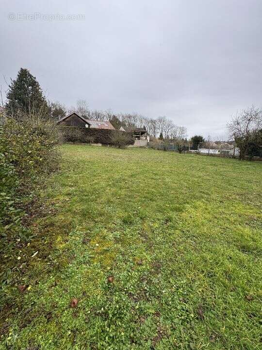 Terrain à MEREVILLE