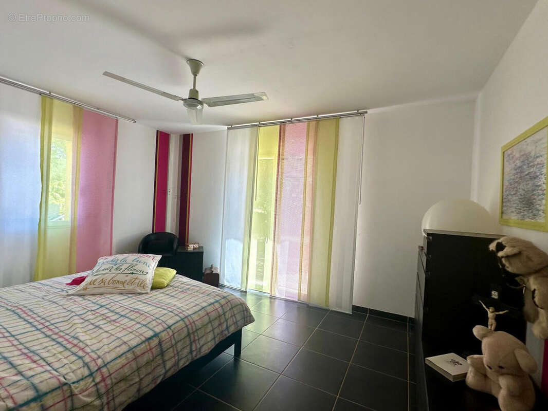 chambre parentale - Maison à VIC-FEZENSAC