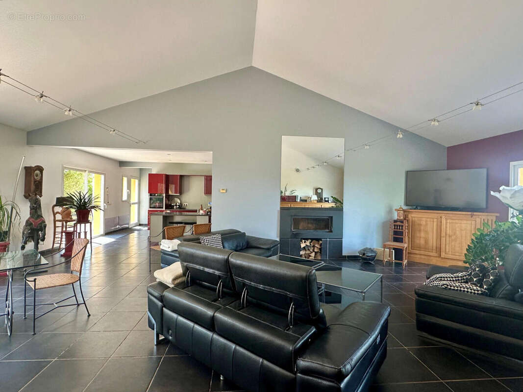 sejour..... - Maison à VIC-FEZENSAC