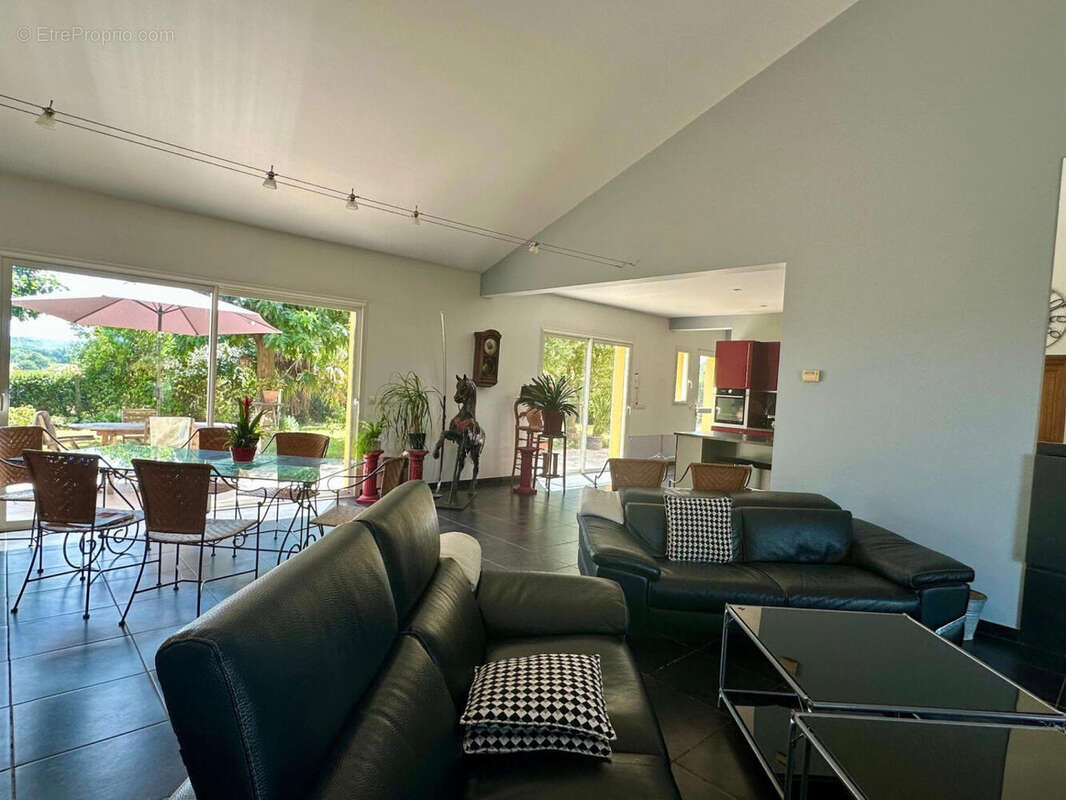 sejour.... - Maison à VIC-FEZENSAC