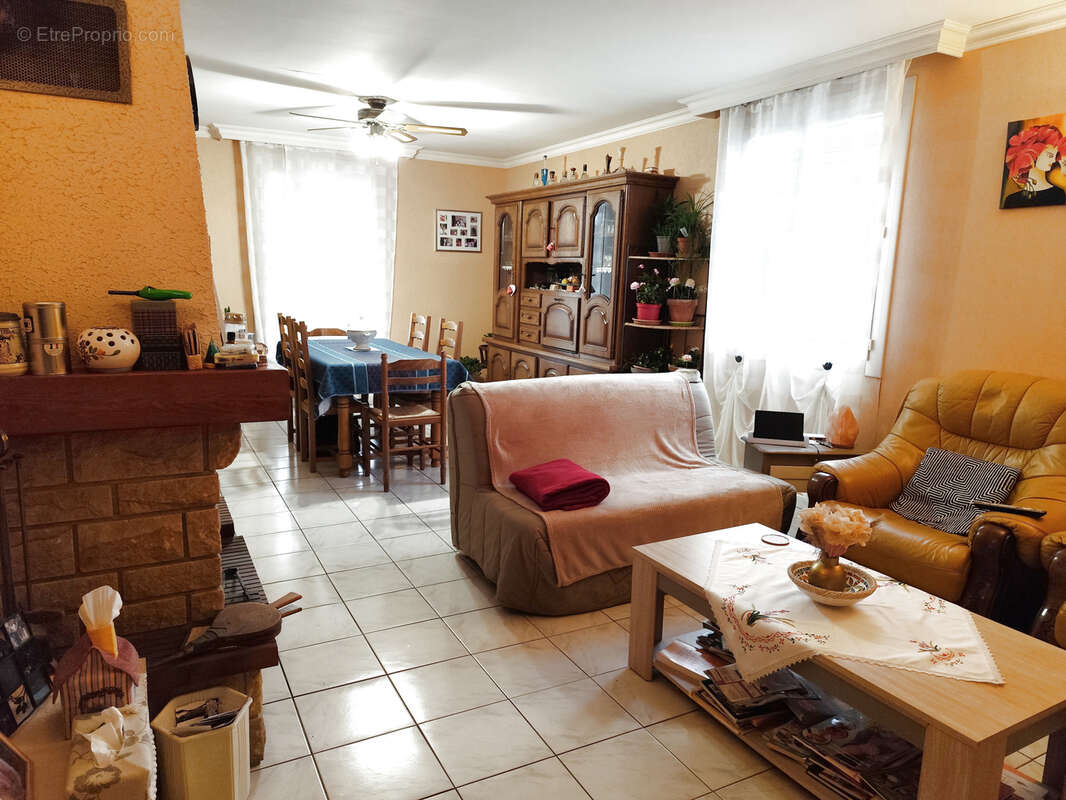 Maison à LACHAPELLE-AUZAC