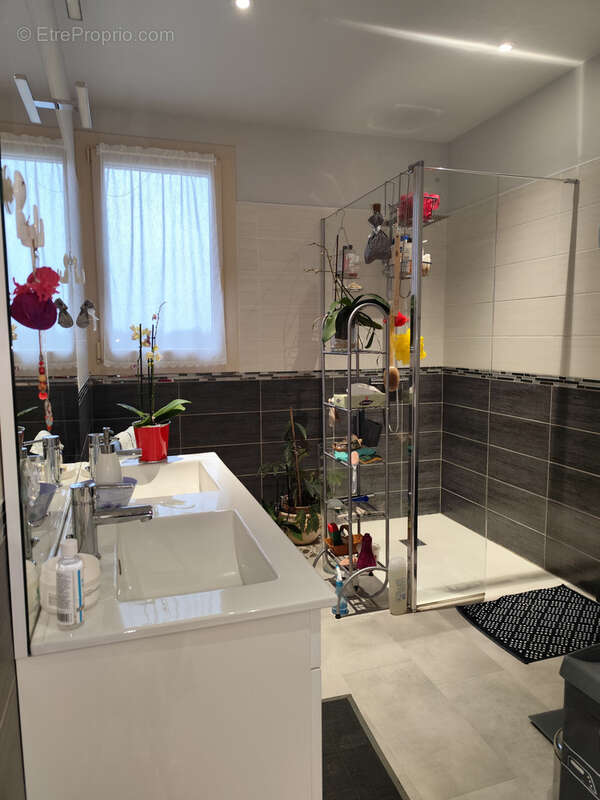 Maison à LACHAPELLE-AUZAC