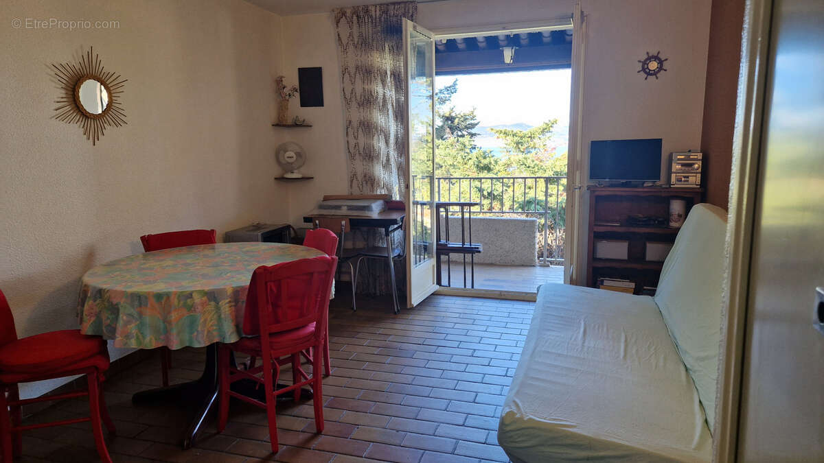 Appartement à SAINT-CYR-SUR-MER