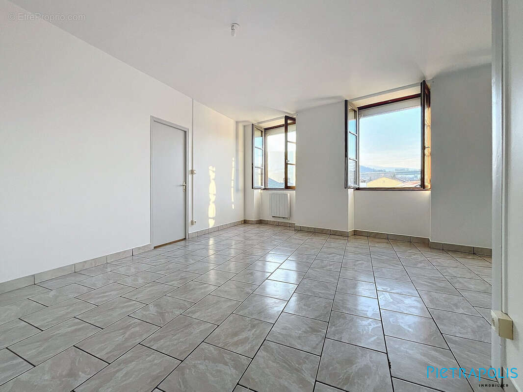 Appartement à PONTCHARRA-SUR-TURDINE