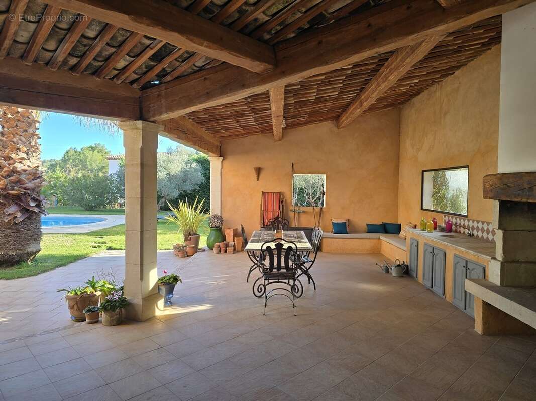 Maison à MEYRARGUES