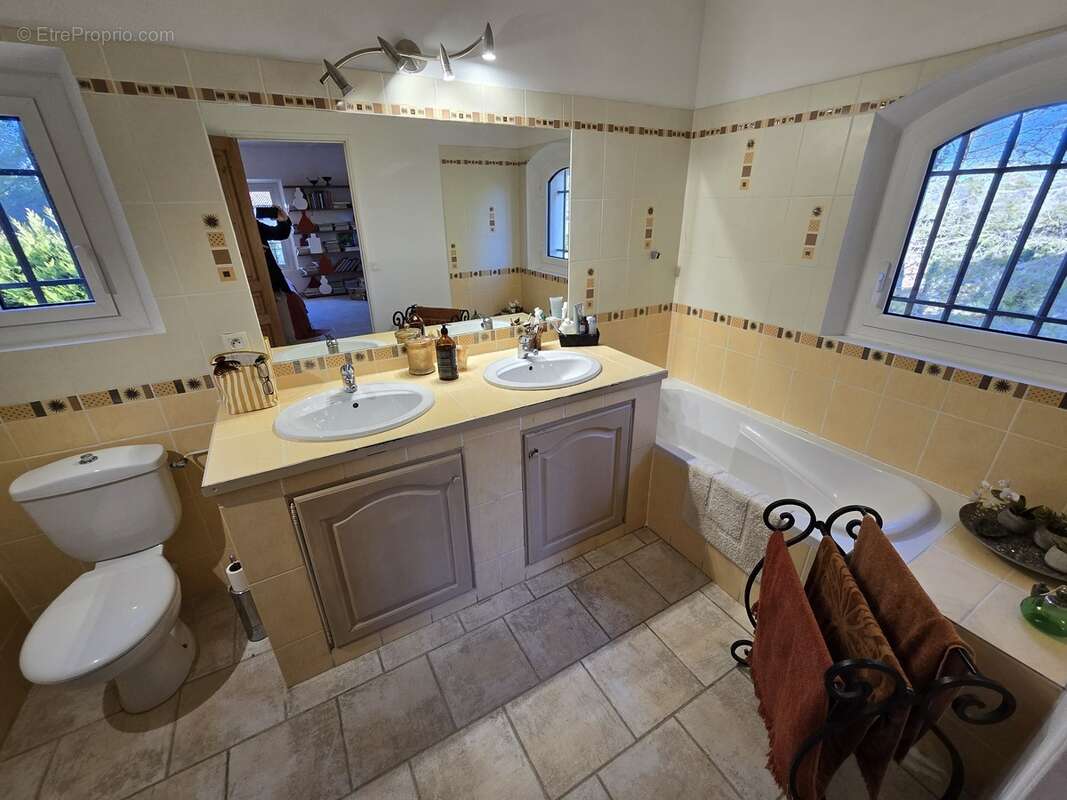 Maison à MEYRARGUES