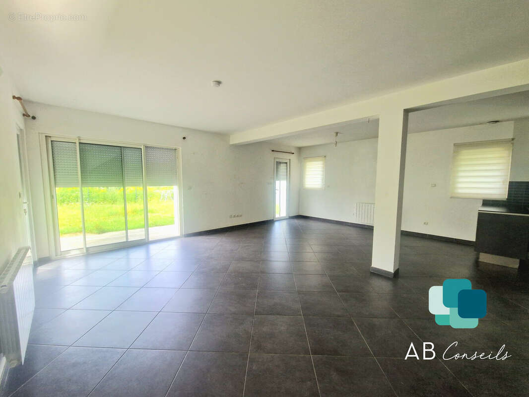 Maison à SAINT-LEGER-DU-BOURG-DENIS