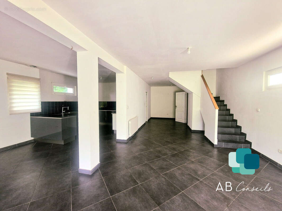 Maison à SAINT-LEGER-DU-BOURG-DENIS