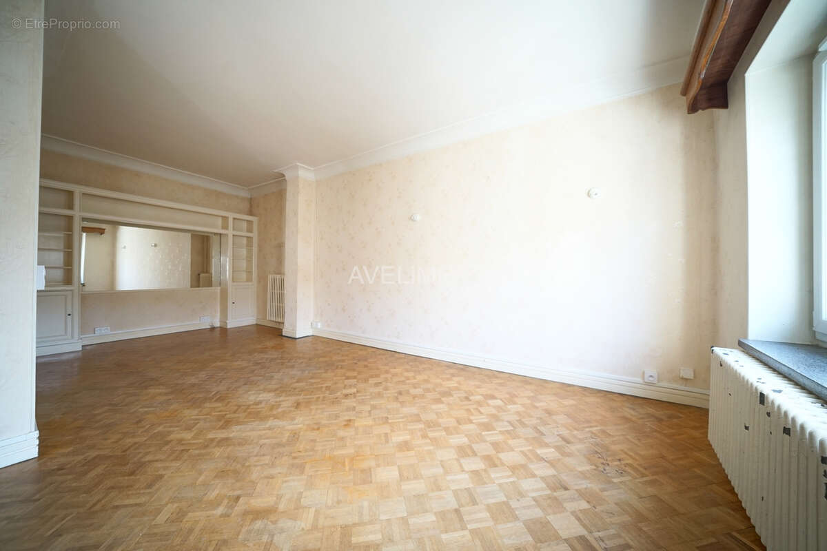 Maison à NEAUPHLE-LE-VIEUX