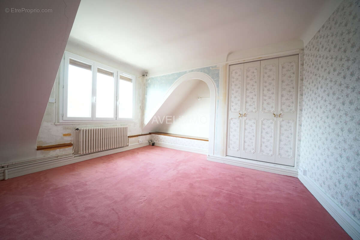 Maison à NEAUPHLE-LE-VIEUX