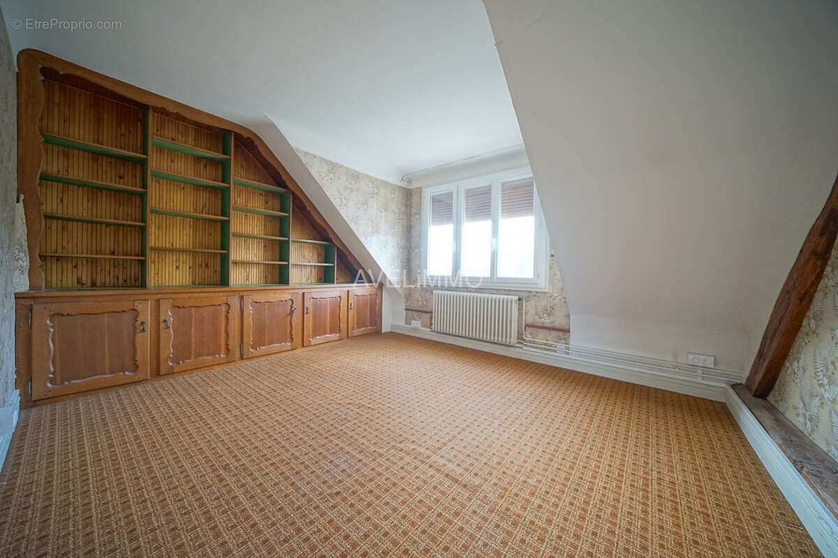 Maison à NEAUPHLE-LE-VIEUX