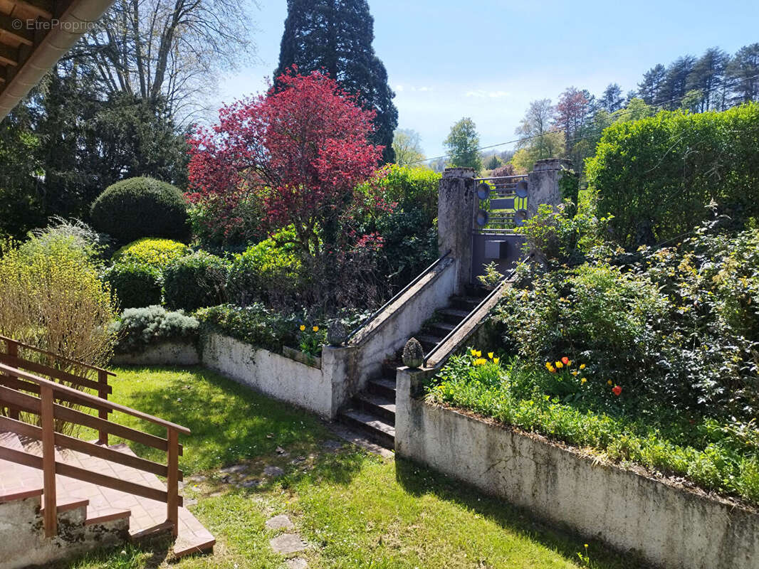 Maison à VILLIEU-LOYES-MOLLON