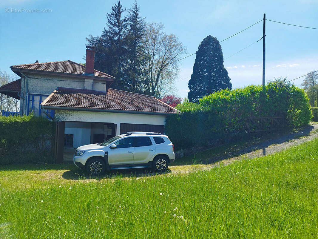 Maison à VILLIEU-LOYES-MOLLON