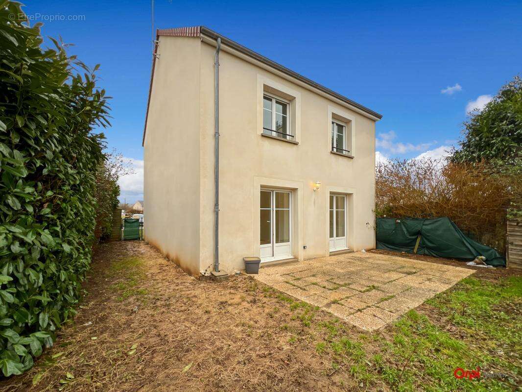 Maison à LA CHAUSSEE-SAINT-VICTOR