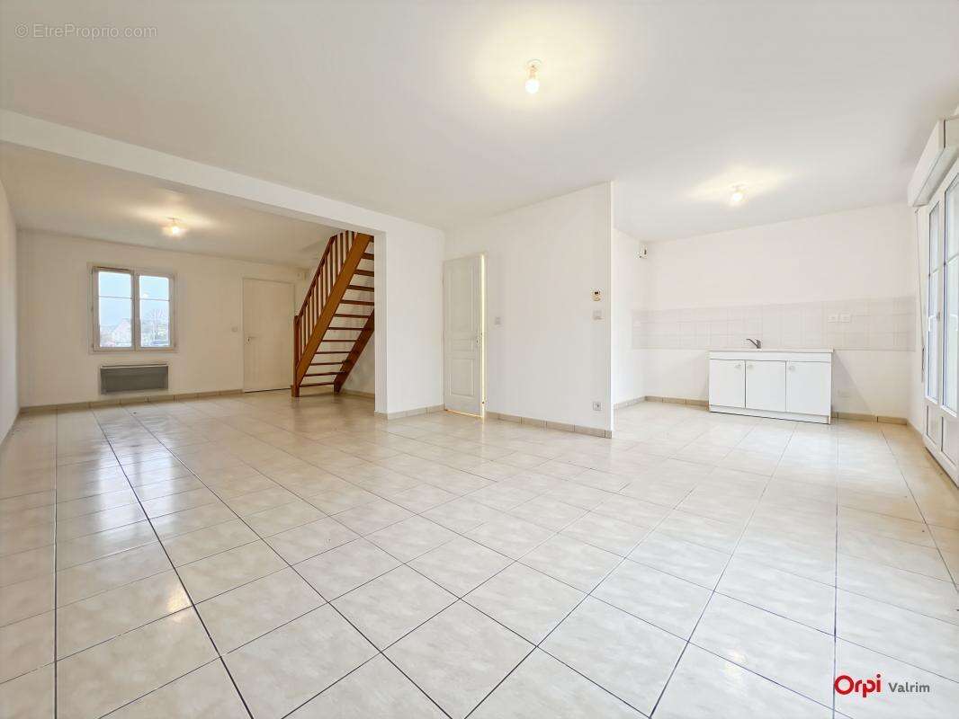 Maison à LA CHAUSSEE-SAINT-VICTOR