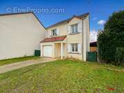 Maison à LA CHAUSSEE-SAINT-VICTOR