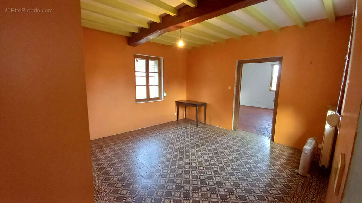 Maison à NAMPCELLES-LA-COUR