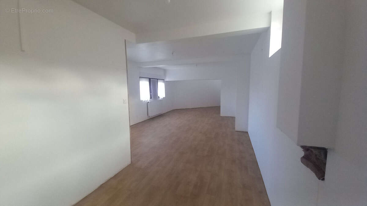 Maison à NAMPCELLES-LA-COUR